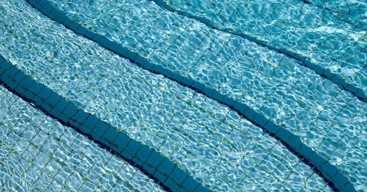 découvrez nos astuces efficaces pour nettoyer le joint des carreaux de piscine et retrouver une surface impeccable.