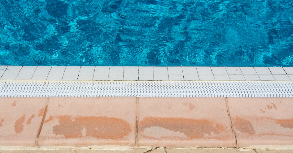 découvrez comment orienter correctement la buse de refoulement de votre piscine pour optimiser la circulation de l'eau et améliorer la filtration.