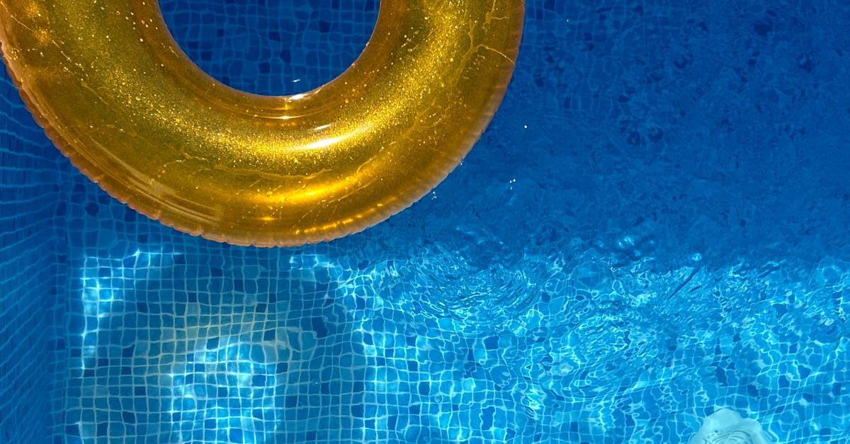 découvrez comment réduire le niveau de stabilisant dans votre piscine pour maintenir une eau claire et équilibrée tout en protégeant votre équipement.