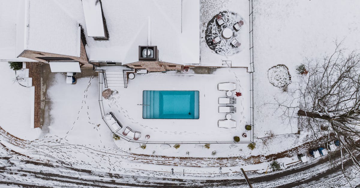 découvrez comment éliminer efficacement les rides de la doublure de votre piscine pour un aspect lisse et neuf. astuces et conseils pratiques pour entretenir votre liner de piscine.
