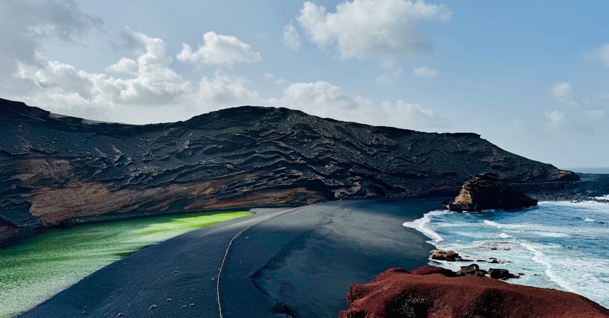 découvrez les îles du cap-vert, un archipel captivant offrant des plages paradisiaques, une culture riche et des paysages volcaniques spectaculaires.
