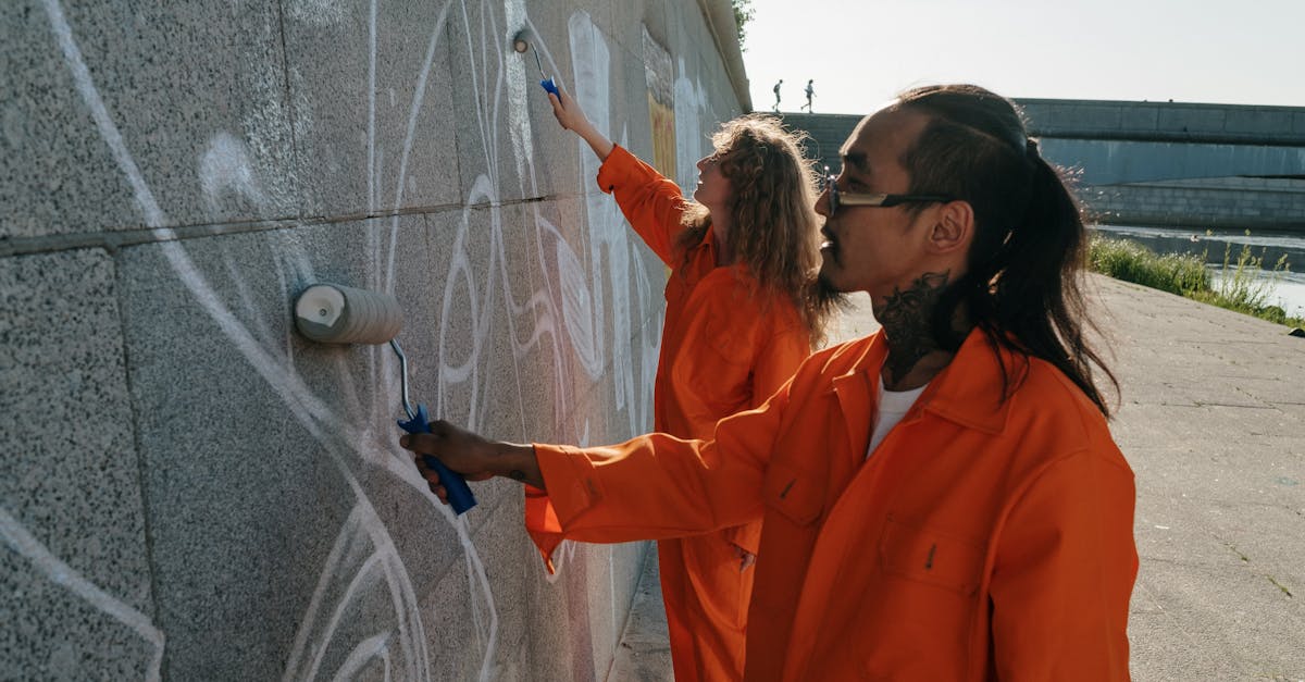 service professionnel d'enlèvement de graffiti pour restaurer la propreté et l'aspect de vos surfaces rapidement et efficacement.