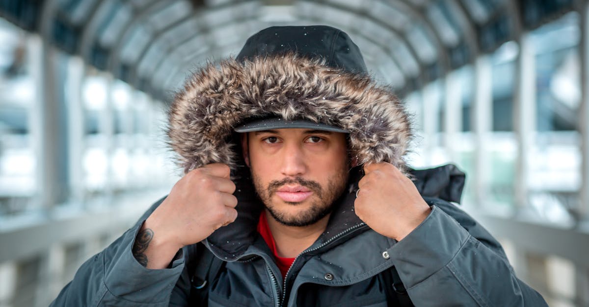découvrez notre collection de sweatshirts à capuche 'insert hood', alliant confort, style et qualité pour un look décontracté et tendance au quotidien.