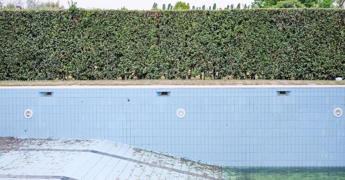 découvrez comment enlever facilement la margelle de votre piscine grâce à nos conseils pratiques et sécurisés pour un entretien ou une rénovation réussie.