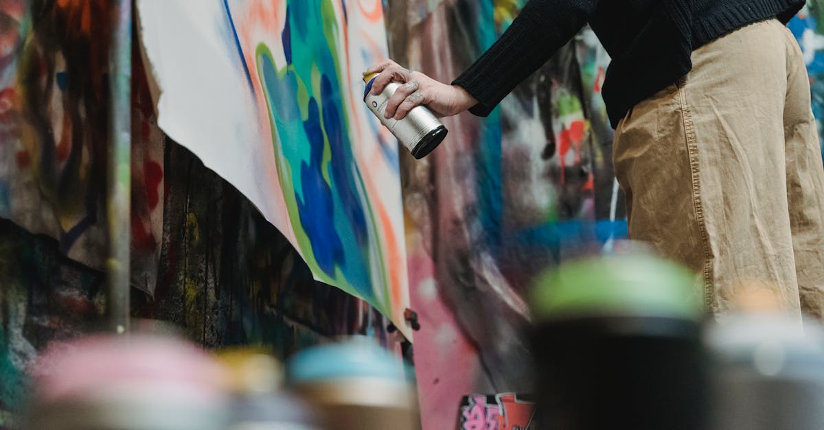 découvrez comment nettoyer efficacement les traces de peinture en spray avec nos astuces et produits adaptés pour un résultat impeccable.