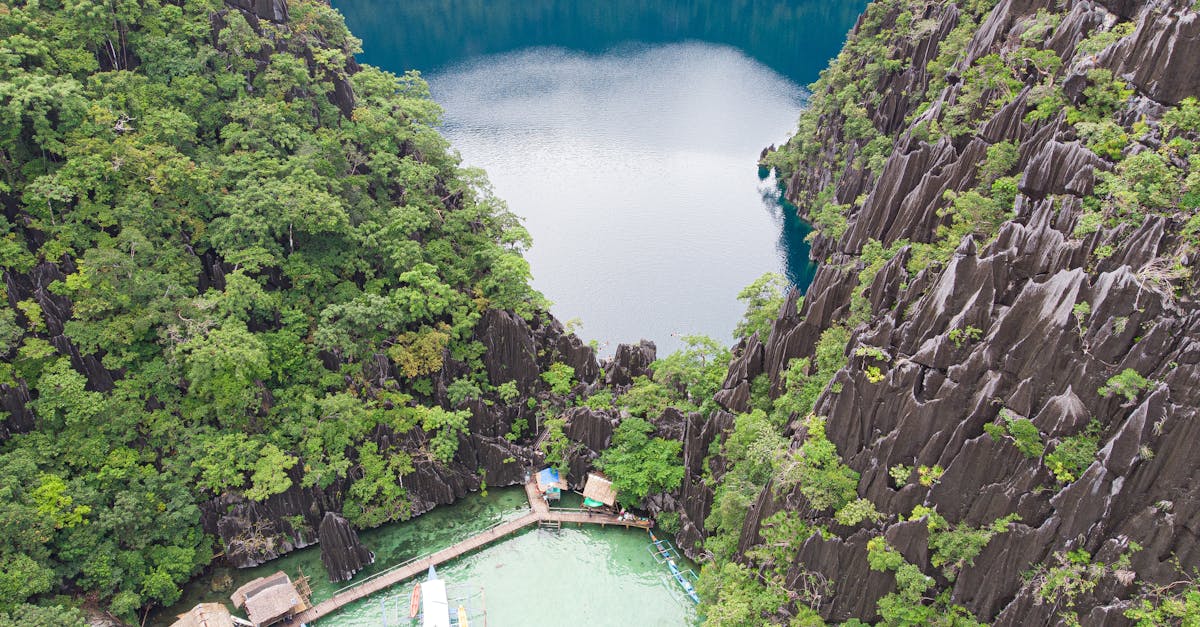 découvrez les meilleures activités à faire à coron : plongée, excursions en bateau, randonnées et exploration des paysages paradisiaques de cette île philippine.